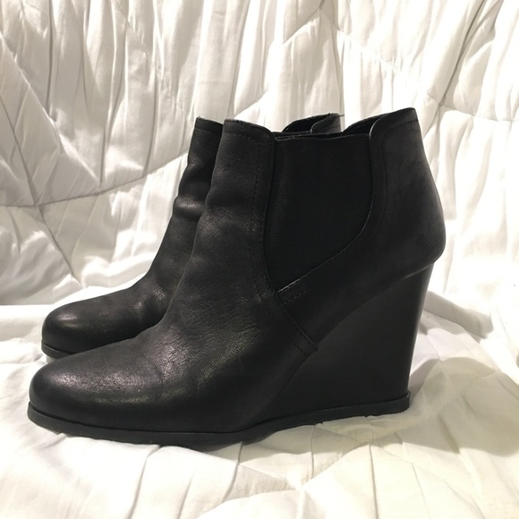 Audrey Brooke Black 4” Heeled Booties - Picture 1 of 4